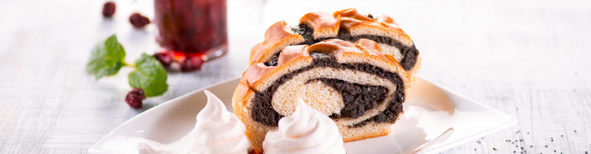 Višňové pusinky s makovým závinem