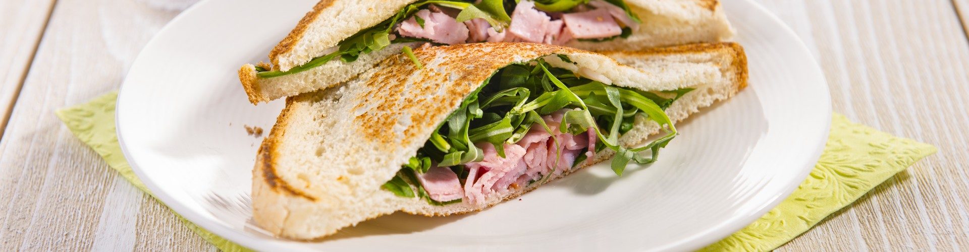 Plněný sendvič s rukolou