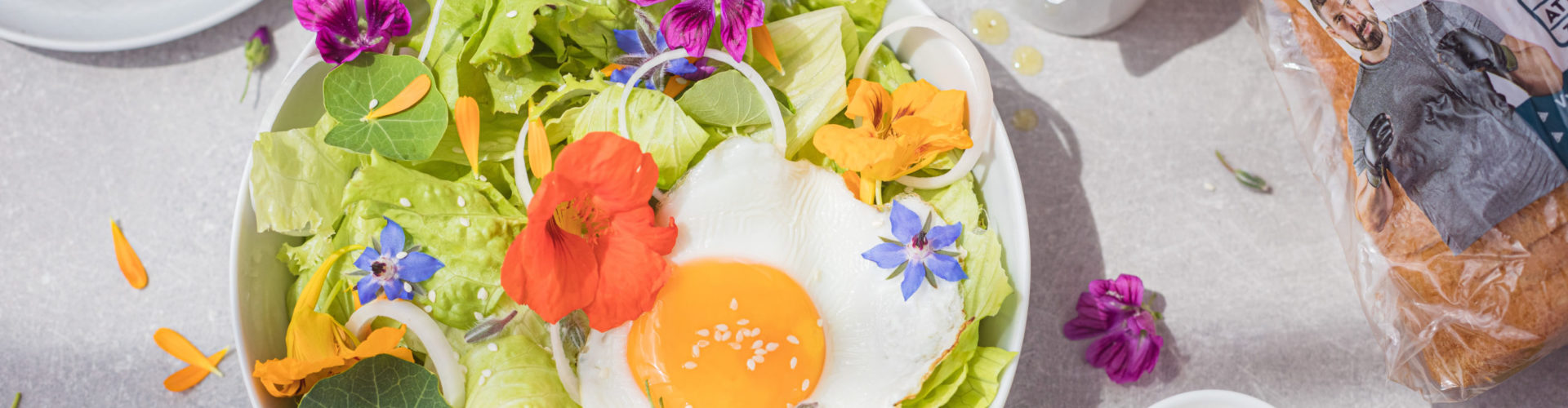 Květinový zahradní salát