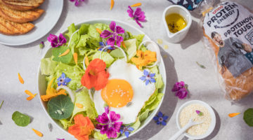 Květinový zahradní salát