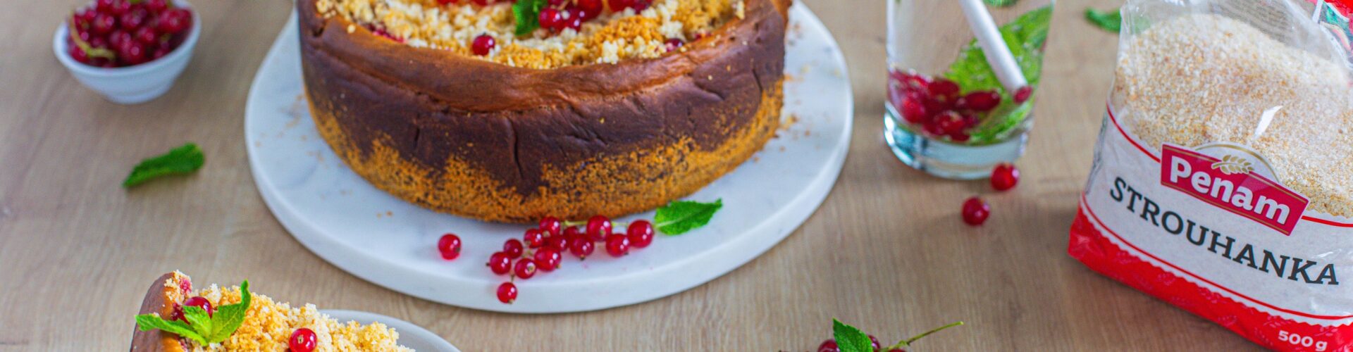 Rybízový koláč s mátovo–rybízovou limonádou